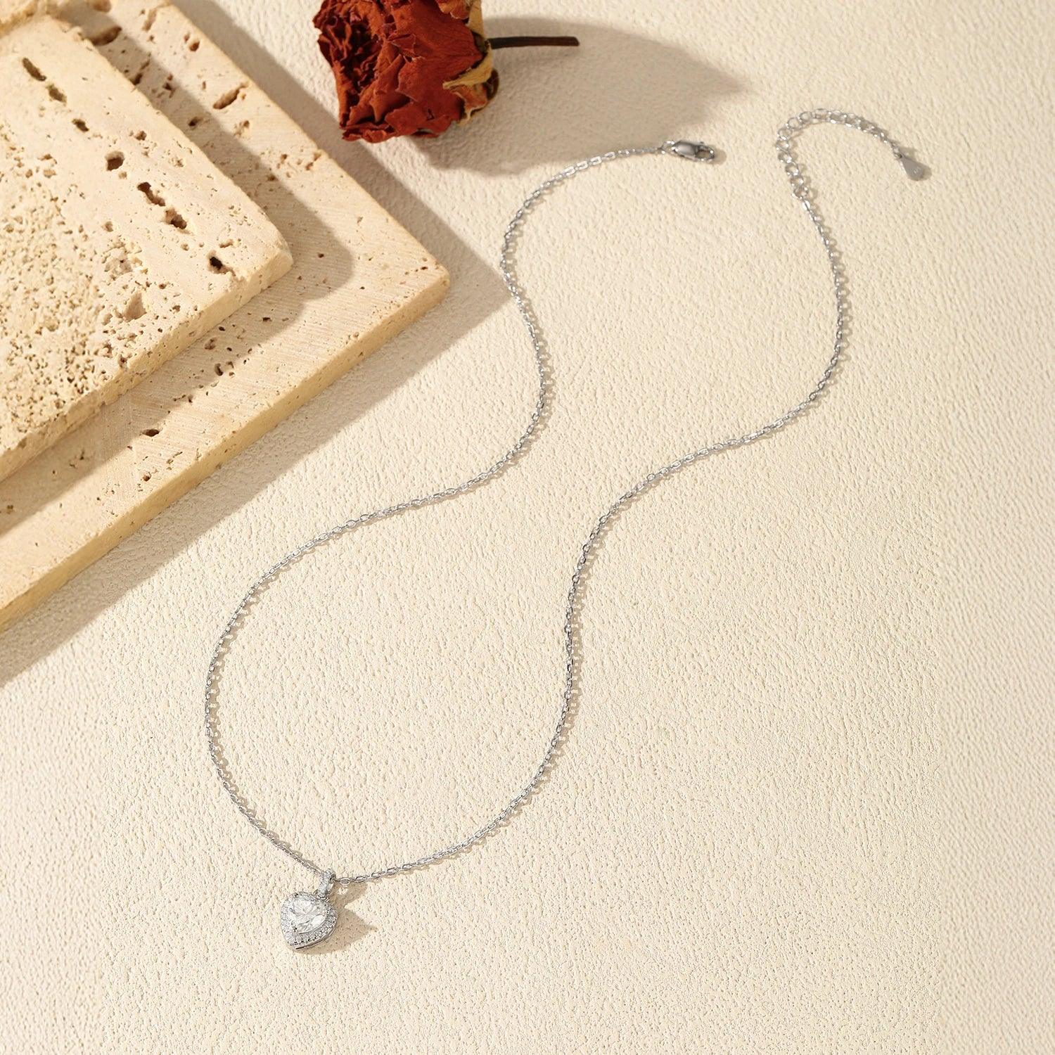 Urban Heart Halo – Moissanit Herz-Anhänger - Alyrah Jewellery