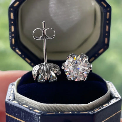 Sacred Bloom – Lotus Moissanite Ohrstecker in 925 Sterling Silber - Alyrah Jewellery