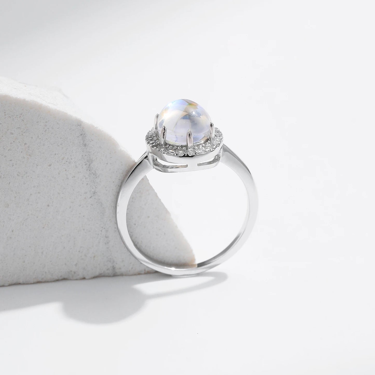 Urban Moon – Oval Moonstone Ring