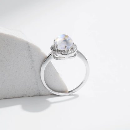 Urban Moon – Oval Moonstone Ring