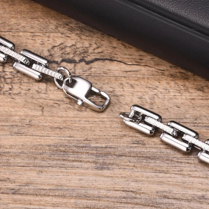 Iron Pulse – Heavy, handcrafted bracelet with rectangular links