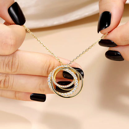 Eternal Circle - Collana con ciondolo in moissanite per donna, argento sterling placcato oro 18 carati, design a quattro anelli