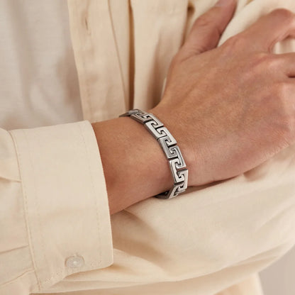 Urban Edge – Personalisiertes Edelstahl Herrenarmband im Punk-Design