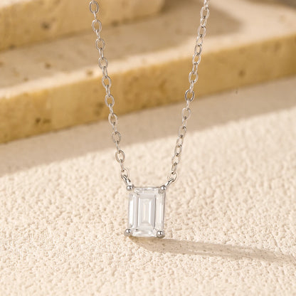 Radiant Geo – Collana con pendente in moissanite