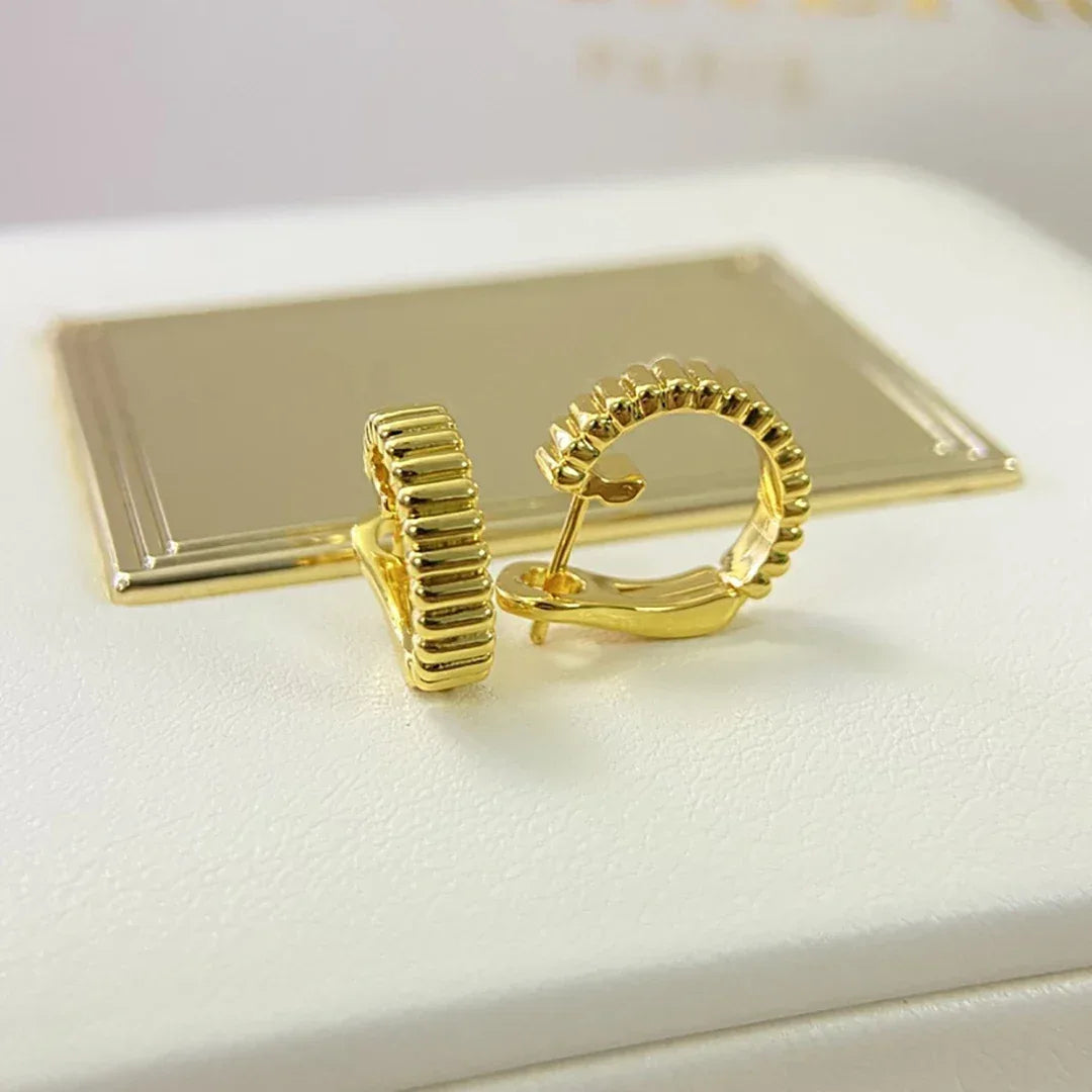 Parisienne Eleganz – Sterling Silber Ohrringe mit 18K Vergoldung, Französischer Luxus für Damen - Alyrah Jewellery