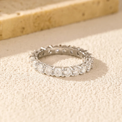 Dazzling Round – Moissanit Stackable Ring