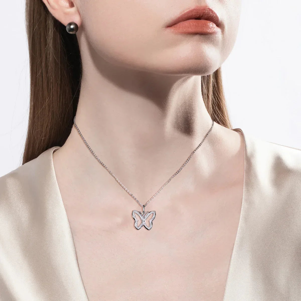 Butterfly Glow – Hohler Moissanite Schmetterling Anhänger Halskette aus 925 Sterling Silber - Alyrah Jewellery