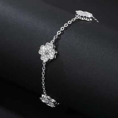 Glanzender Glücksklee – Sterlingsilber Moissanite Armband für Damen, Vierblättriger Klee, Feiner Schmuck - Alyrah Jewellery