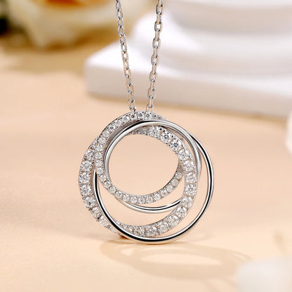 Eternal Circle - Collana con ciondolo in moissanite per donna, argento sterling placcato oro 18 carati, design a quattro anelli