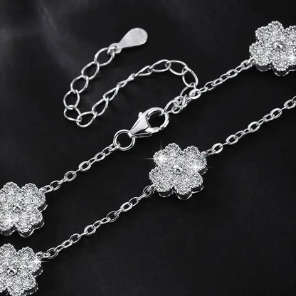 Glanzender Glücksklee – Sterlingsilber Moissanite Armband für Damen, Vierblättriger Klee, Feiner Schmuck - Alyrah Jewellery