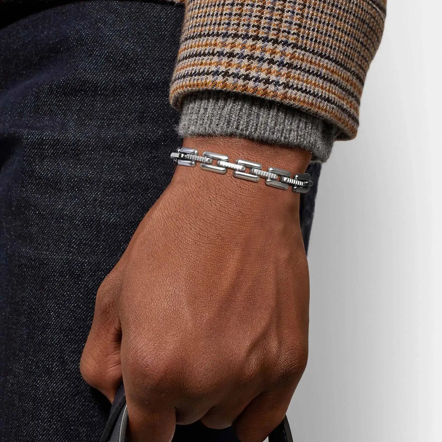 Iron Pulse – Heavy, handcrafted bracelet with rectangular links