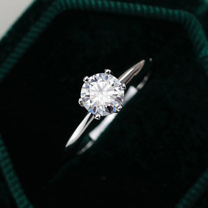Ewiges Funkeln –  Moissanite Solitaire Verlobungsring