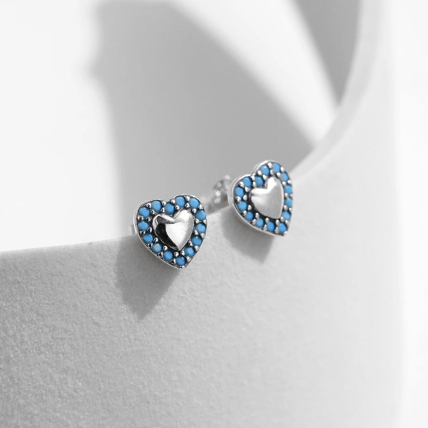 Urban Heart Vintage – Classic Heart Stud Earrings