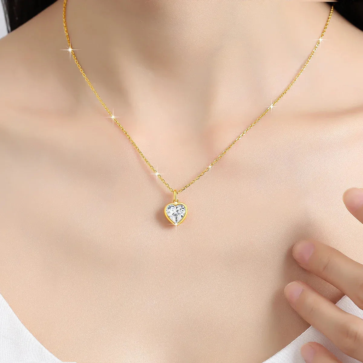 Ewige Liebe – Herzförmiger Moissanite Anhänger 14K Gold , Damen Halskette für Jubiläum, Hochzeit & Valentinstag - Alyrah Jewellery