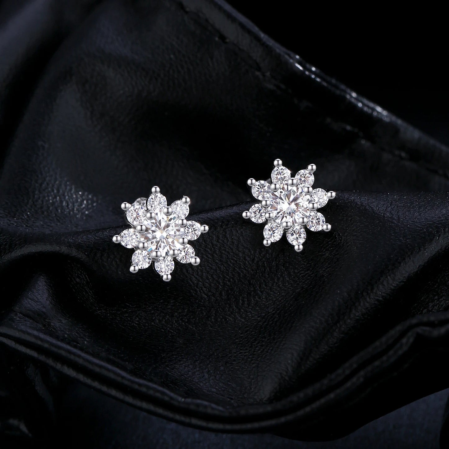 Urban Bloom – Moissanite Flower Stud Earrings