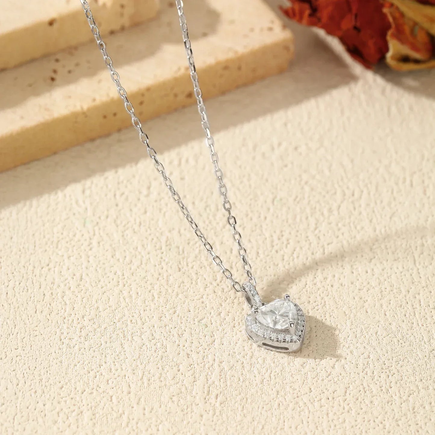 Urban Heart Halo – Moissanit Herz-Anhänger - Alyrah Jewellery