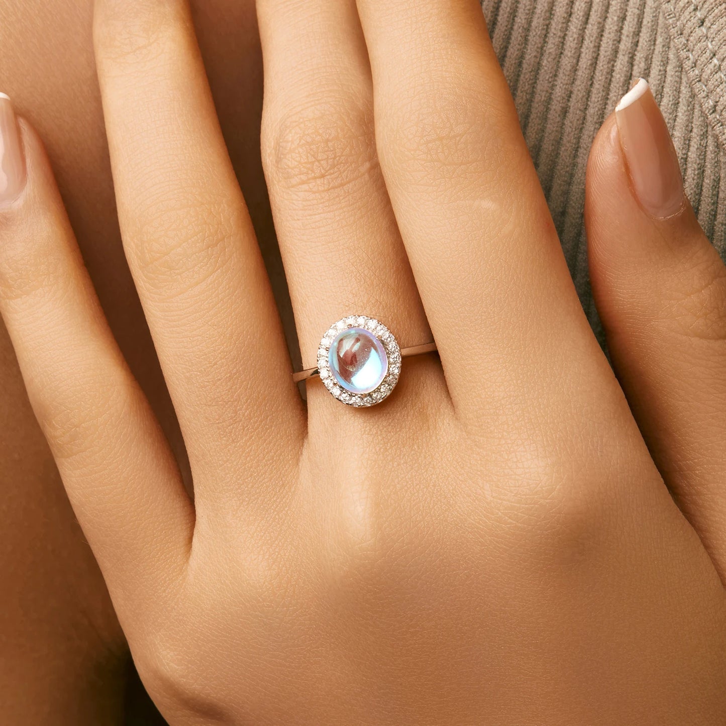 Urban Moon – Oval Moonstone Ring