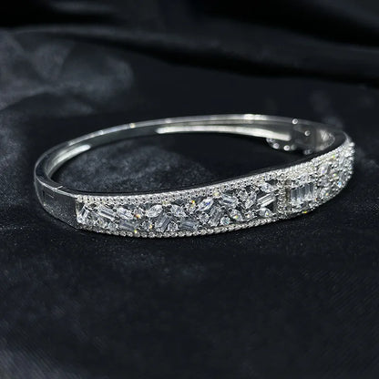 Radiant Bloom – Elegant hollow flower bangle