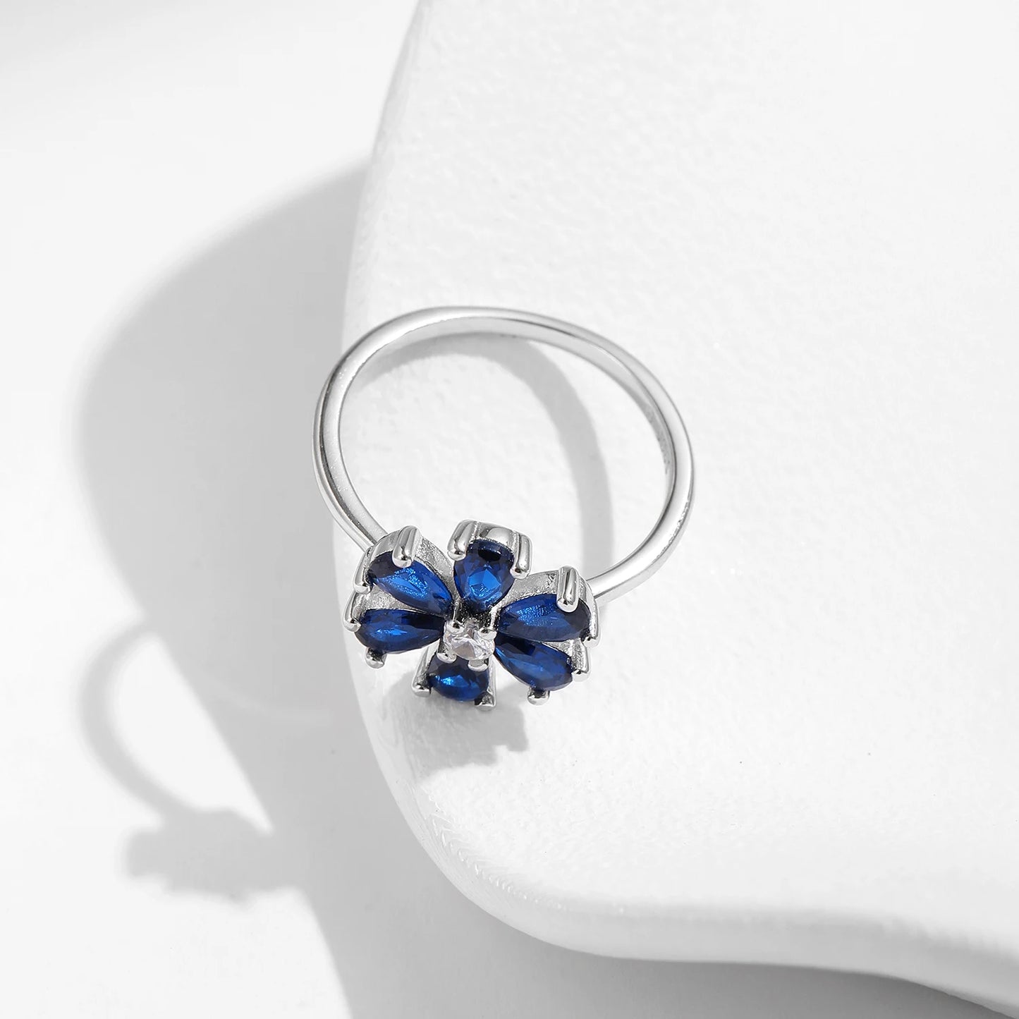 Royal Azure Bloom – Exquisite Water Drop Ring