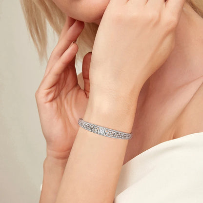 Radiant Bloom – Elegant hollow flower bangle