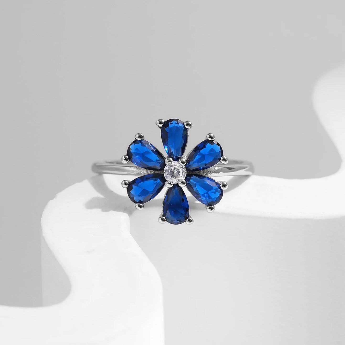 Royal Azure Bloom – Exquisite Water Drop Ring