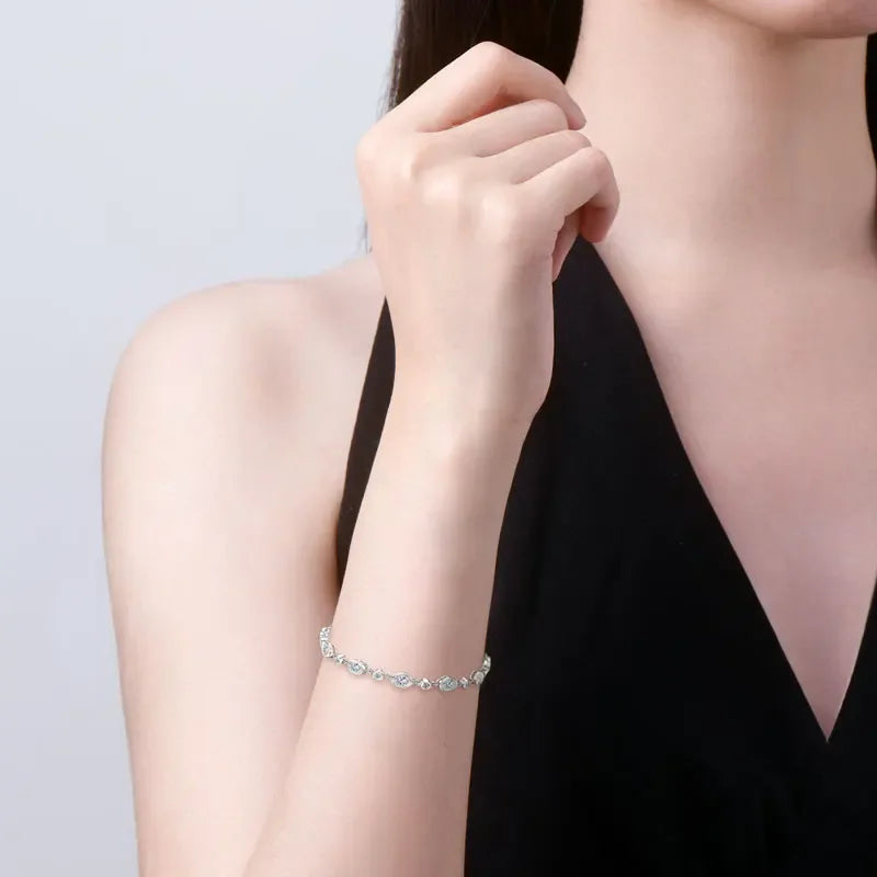 Leuchtender Zauber – Tennisarmband Moissanite , Luxuriöses Schmuckstück - Alyrah Jewellery