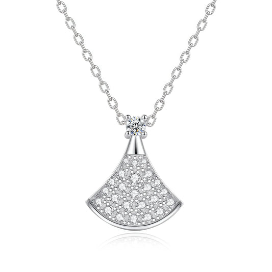 Lichtspiel – Fächerförmige Moissanite Halskette aus Sterling Silber, Elegante Damen-Kollierkette für Luxus und Stil - Alyrah Jewellery