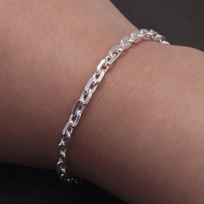 Urban Paperclip Flow – Diamond-Cut Chain Armband