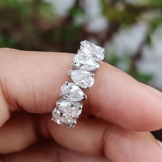 Urban Teardrop Eternity – Wassertropfen-Moissanit-Ewigkeitsring