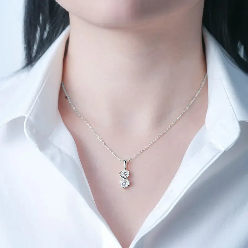 Strahlende Ewigkeit – 1CT Moissanite Solitär Anhänger Halskette aus Silber - Alyrah Jewellery