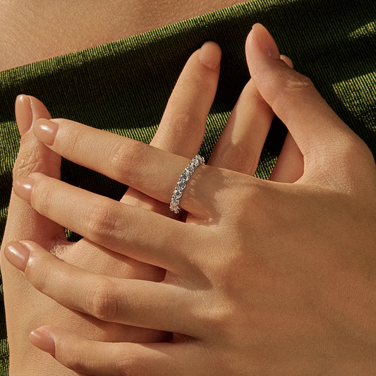 Dazzling Round – Moissanit Stackable Ring