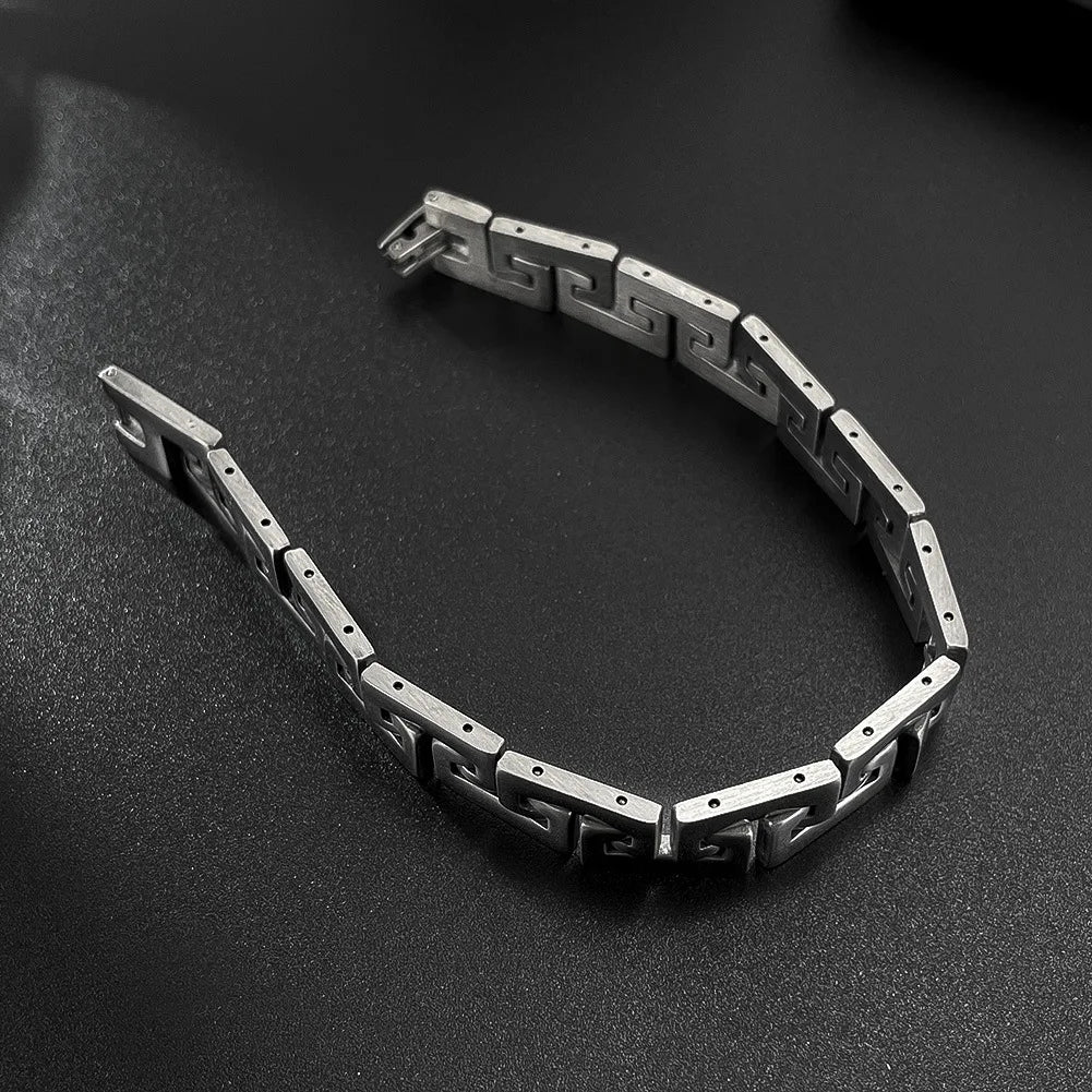 Urban Edge – Personalisiertes Edelstahl Herrenarmband im Punk-Design