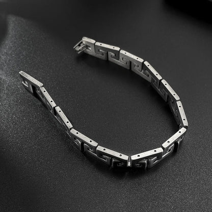 Urban Edge – Personalisiertes Edelstahl Herrenarmband im Punk-Design