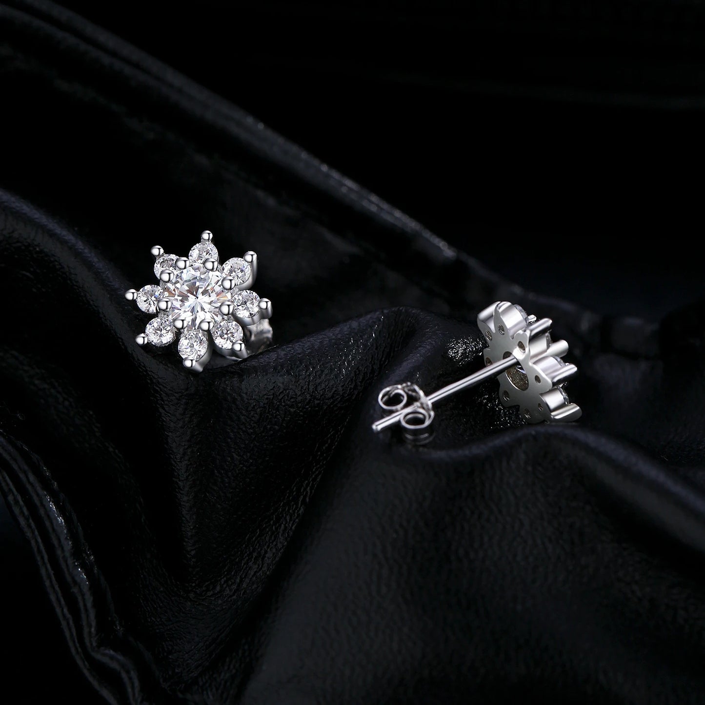 Urban Bloom – Moissanite Flower Stud Earrings