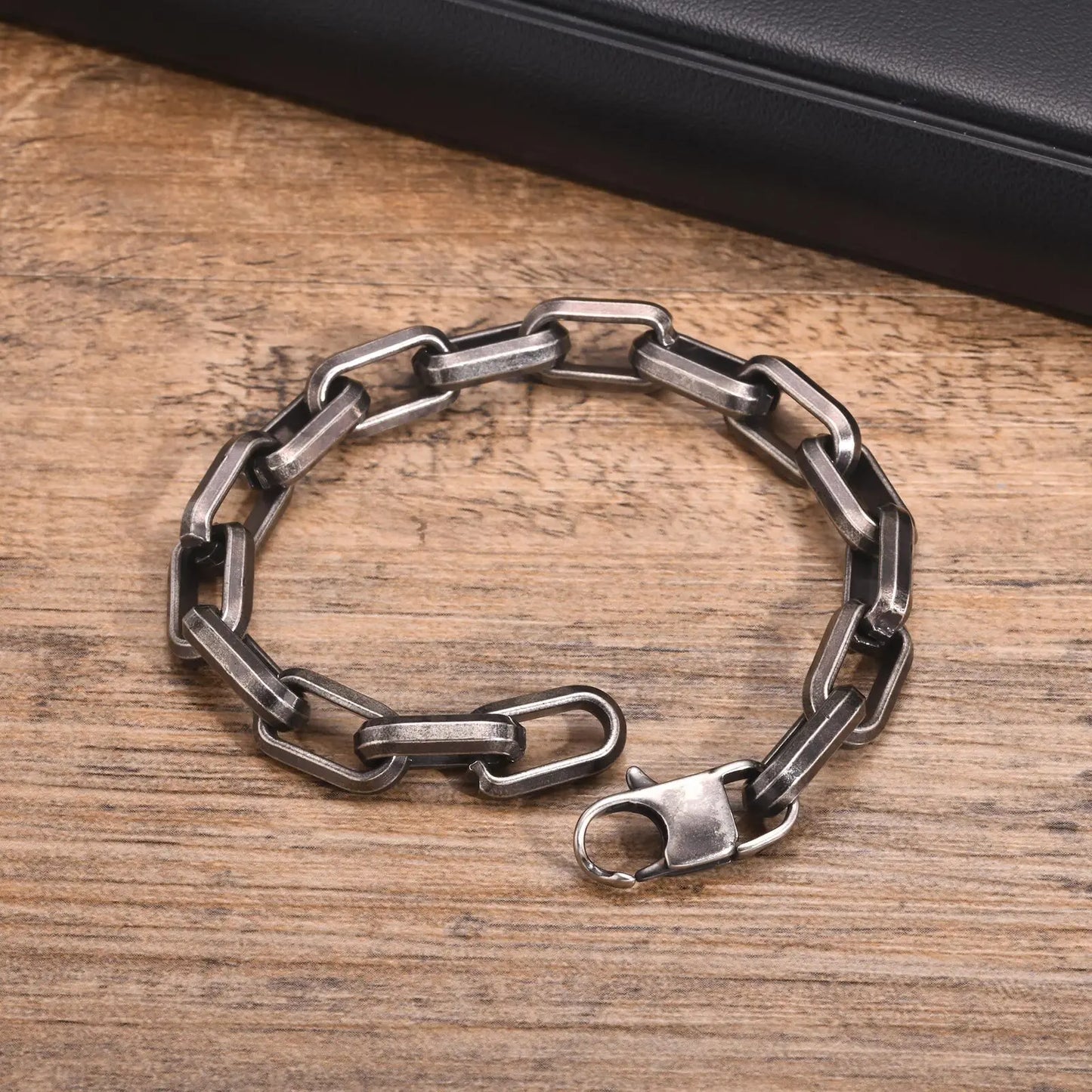 Shadow Forge – Vintage bracelet with rectangular paperclip chain