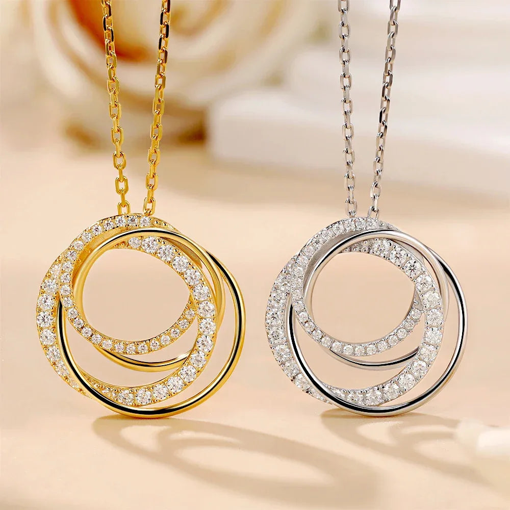 Ewiger Kreis – Moissanite Anhänger Halskette für Damen, 18K Goldbeschichtet Sterlingsilber, Vier Ringe Design - Alyrah Jewellery