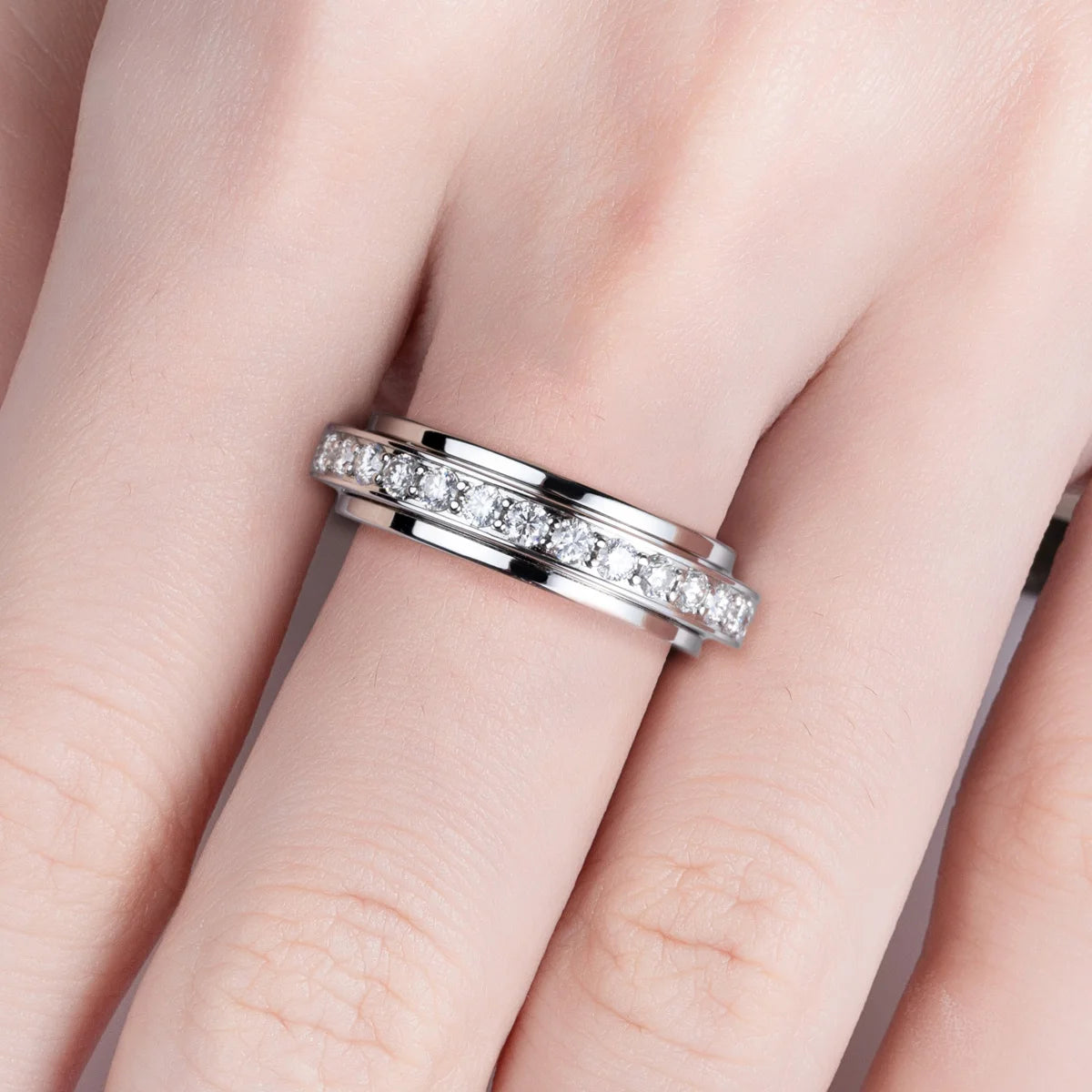 Infinite Motion – Moissanit-Spinner-Ewigkeitsring