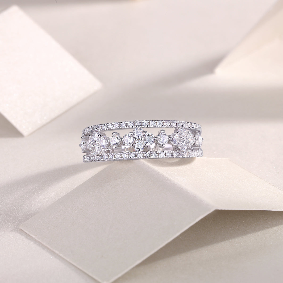 Il giardino di Monet – Elegante anello nuziale in moissanite