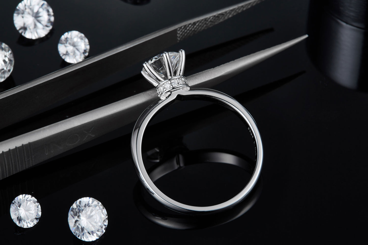 Minimalist Starlight – Simple moissanite wedding ring