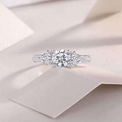 Coral Dream – Elegant moissanite wedding ring