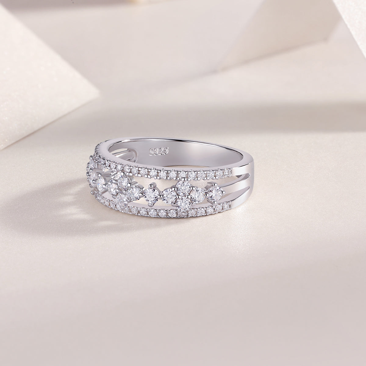 Il giardino di Monet – Elegante anello nuziale in moissanite